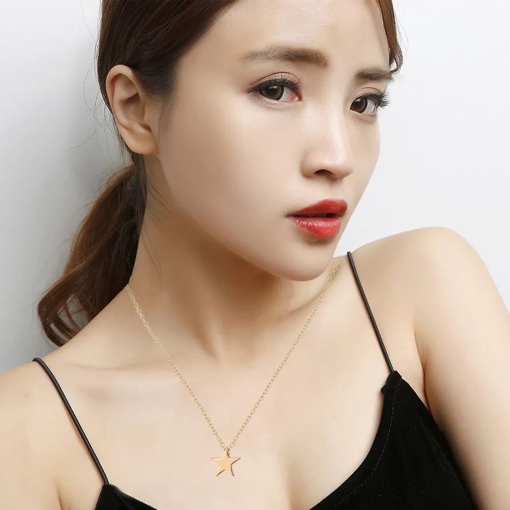 Golden Star Necklace Elegant Pendant Fine Refinement Clavicle Chain for Woman Birthday Anniversary Daily Fashion Necklace
