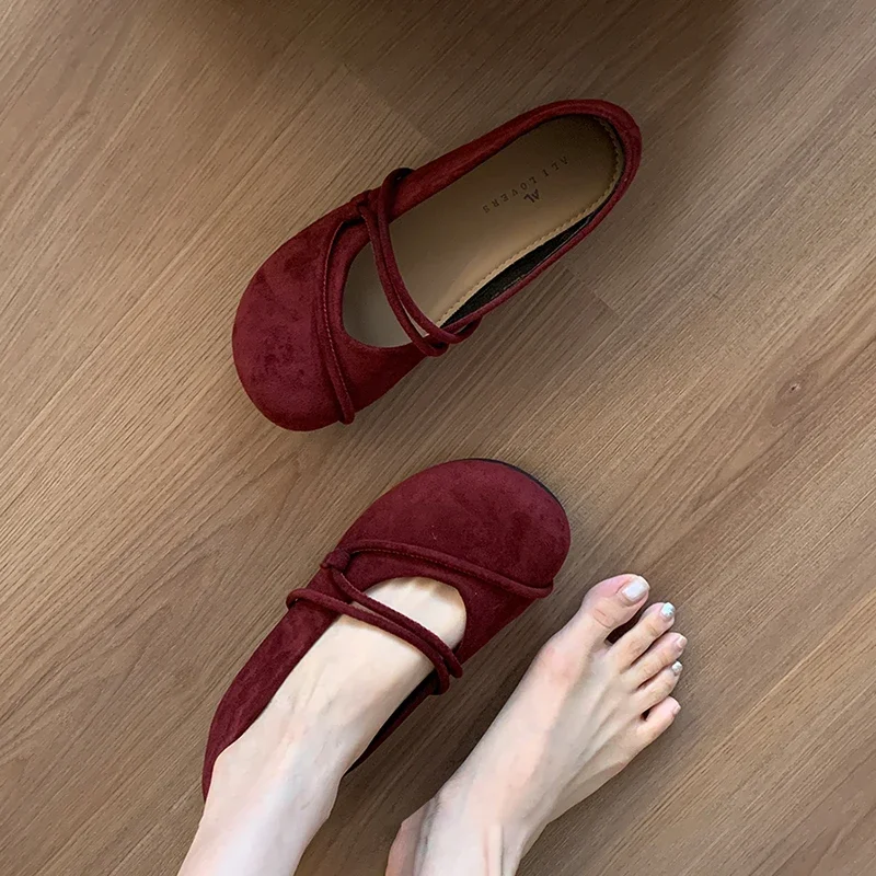 TRAF Sandalias planas de cabeza redonda de color rojo vino, zapatos de otoño con punta cerrada y boca poco profunda, zapatos planos de gamuza sintética con correa fina para mujer