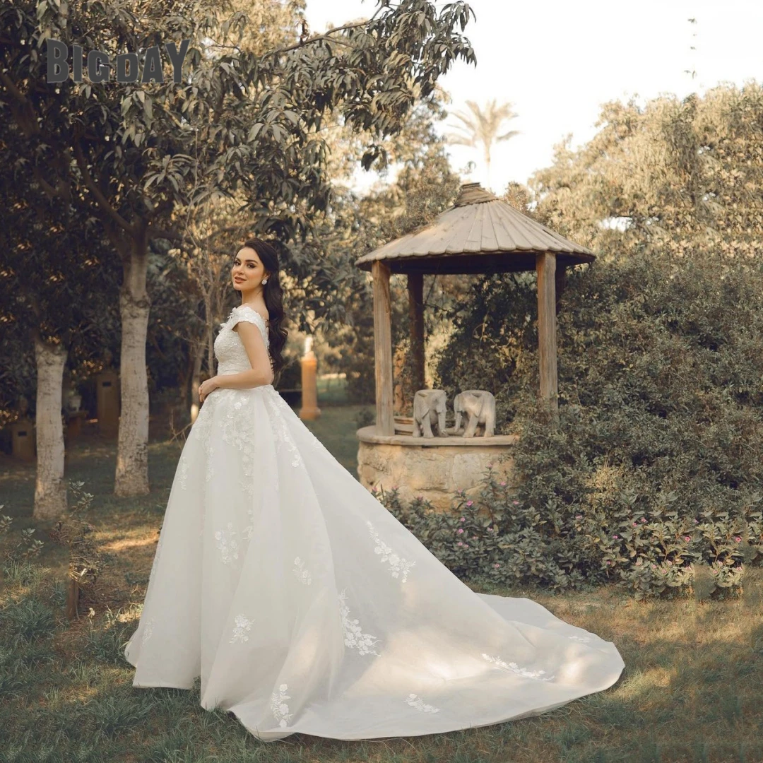 Robe de mariée en dentelle à col bateau pour femmes, appliques en tulle, train de balayage, robe de mariée exquise, une seule fois initiée, quelle que soit la robe de mariée, 2024