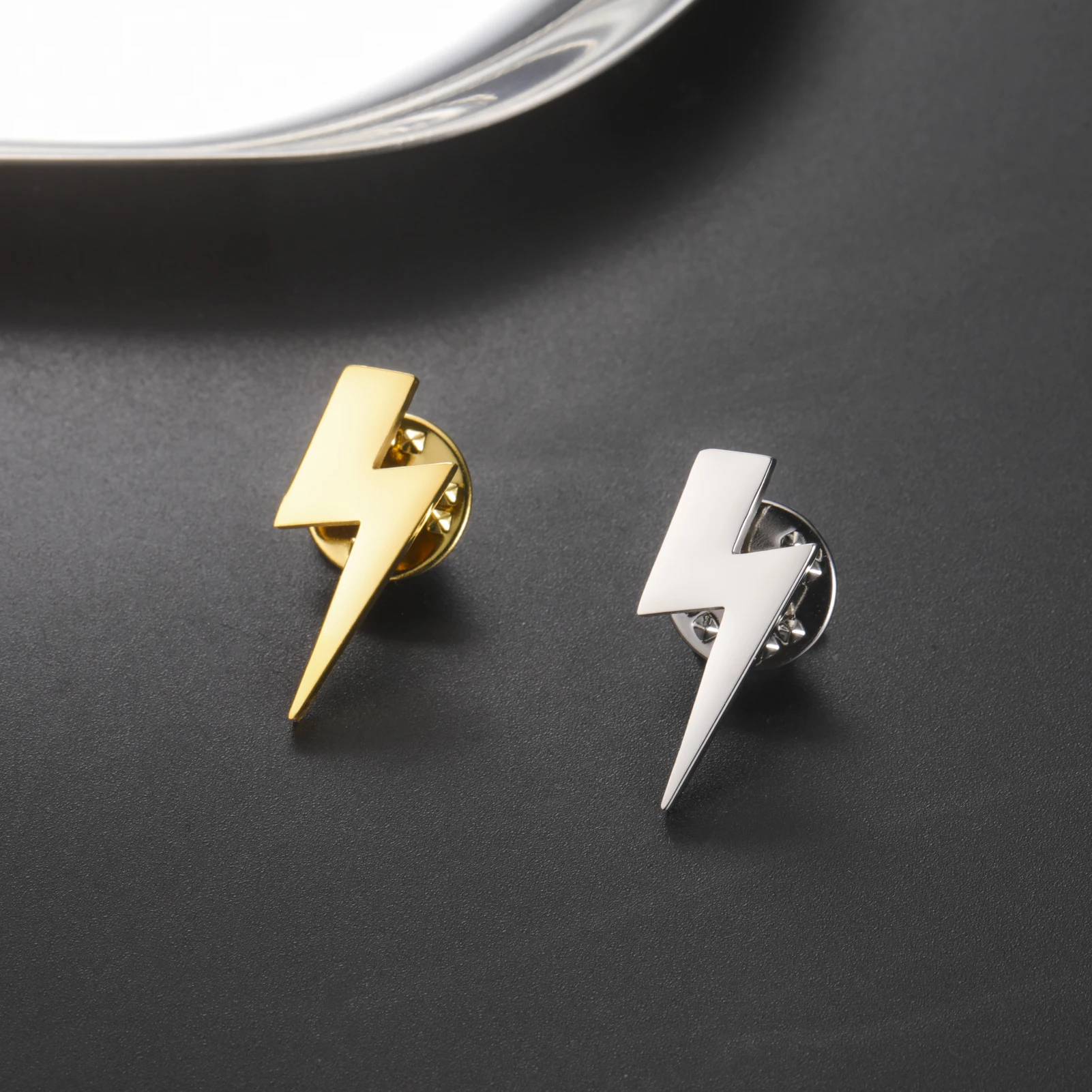 Stainless Steel Lightning Bolt Brooch Lapel Pin Unisex Minimalist Badge Suit Collar Clothing Decoration Fashion Jewelry Gift