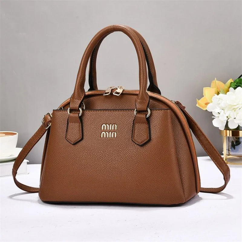 

Versatile Messenger Bag For Ladies - Waterproof Crossbody Purse With Adjustable Strap & RFID Protection Feature