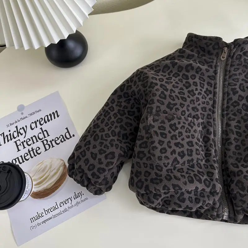 طقم شتوي سميك من الصوف بنمط الفهد، ملابس أطفال للجنسين، بدلة دافئة من قطعتين للأولاد والبنات على الطراز الكوري