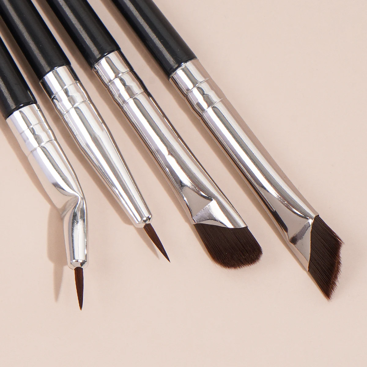 MAANGE 4PCS Set di pennelli per trucco professionale per occhi Ombretto Pennello per sopracciglia Lama Eyeliner Contorno Pennelli per trucco Strumento per trucco