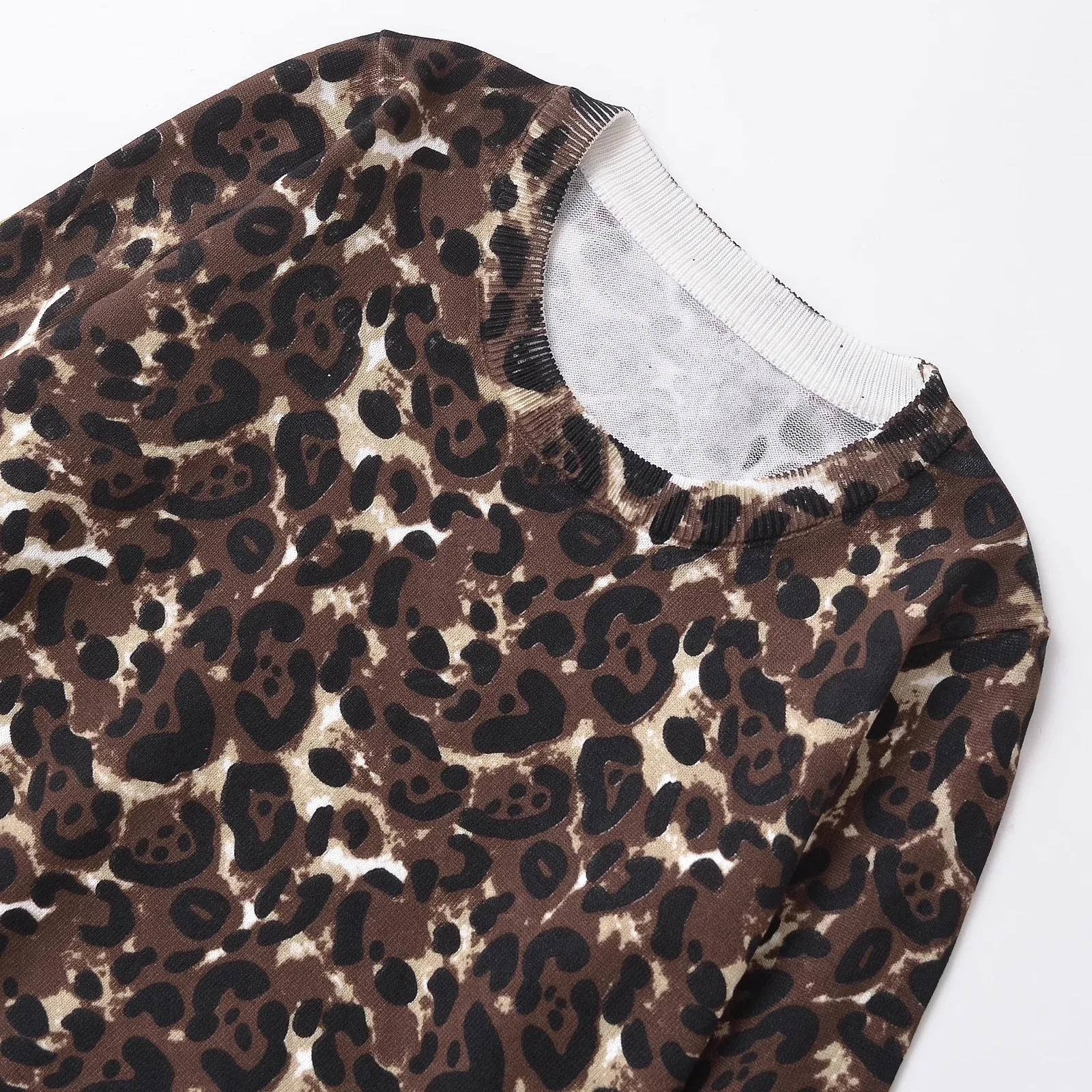 

ZAR Autumn New Faionable Animal Print Knitted Sweater Street Sle Long Sve round Ne Polyester Fiber Casual Wear