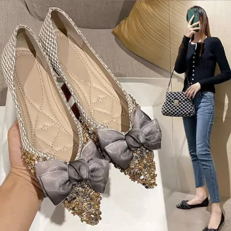 

2023 весенне-осенние новые модные туфли на плоской подошве со стразами и бантом, удобная повседневная женская обувь с острым носком и неглубоким носком