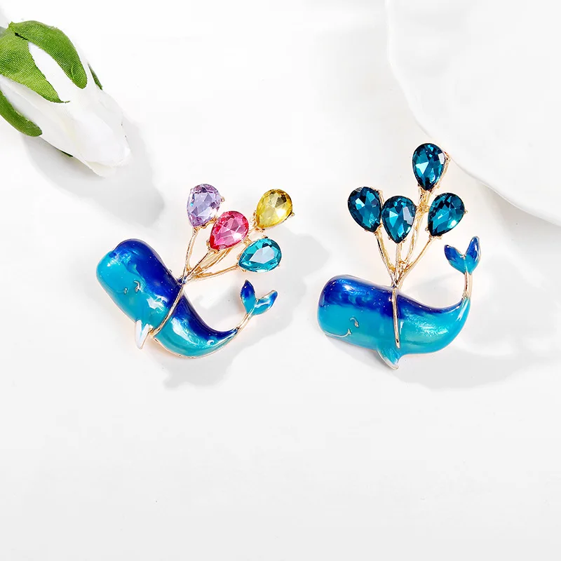 Shiny Cute Cartoon Animal Brooch Whale Corsage Accessorized with Balloons for Student Unisexes