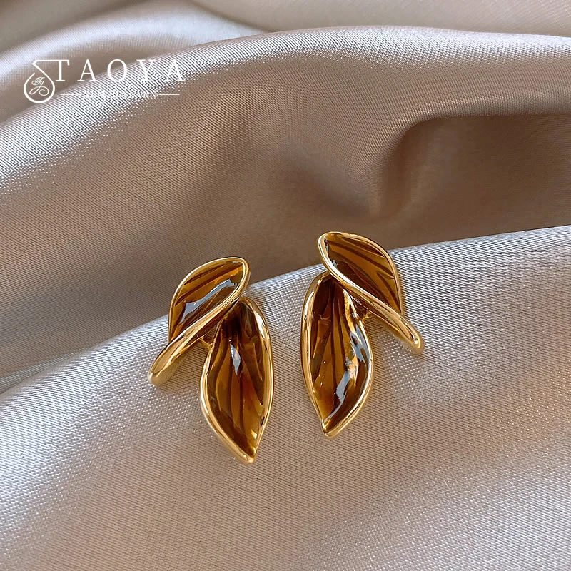 Maillard's Design Unusual Caramel Enamel Metal Leaf Shaped Stud Earrings Are Fashionable Jewelry Accessories For Women‘s Ears