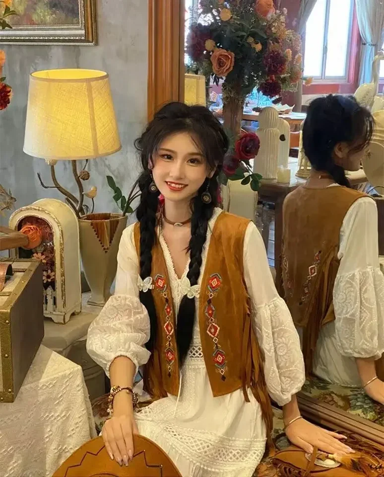 Chaleco de mujer bordado con chaleco con flecos