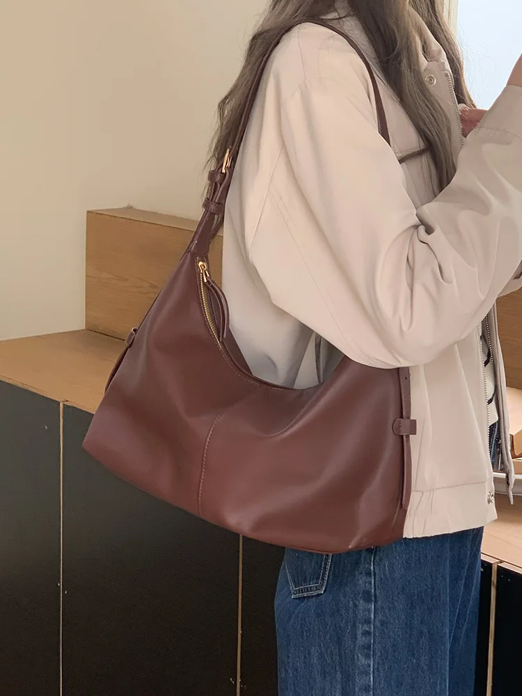 CGCBAG 2025 موضة جديدة فاخرة العلامة التجارية حقيبة نسائية صغيرة حقيبة عادية Lage قدرة الكتف حقيبة كروسبودي بسيطة التنقل حقيبة يد الإناث
