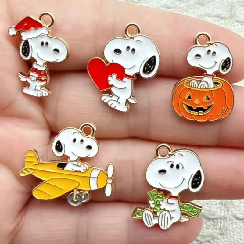 10 Piezas de Lindos Llaveros de Metal con Diseño de Snoopy, Hechos a Mano, de Aleación, Regalo para Fans