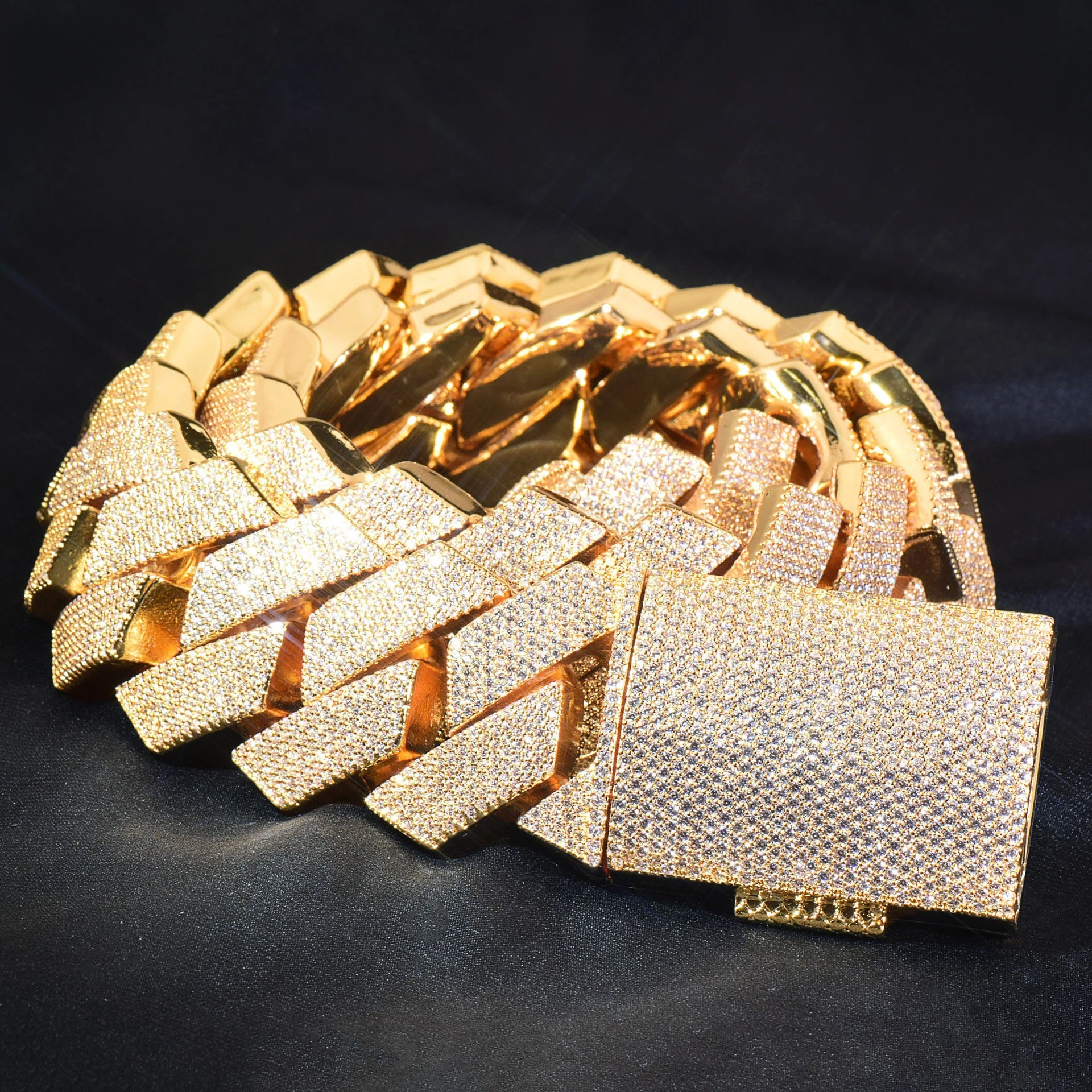 

American Miami Cuban Personality Hip Hop 25mm30mm Inlaid Zircon Cuban Chain Men's Necklace Fashion Trend Accessories