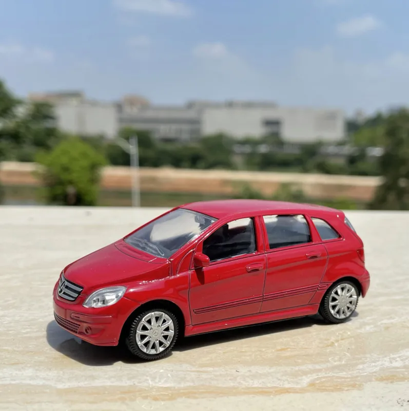 

1/43 Новое поступление, специальная цена, литой под давлением металл, немецкий B-класс, модель домашнего автомобиля, коллекция мебели, игрушки для детей