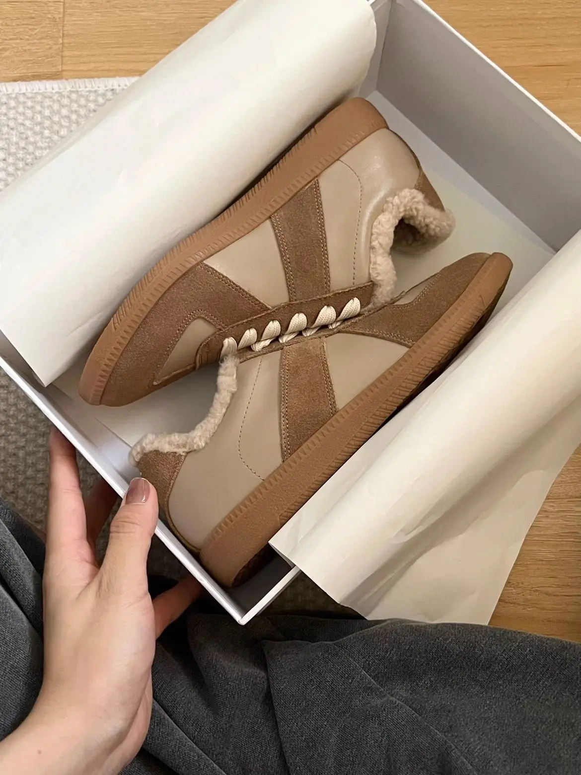 الخريف والشتاء Tenis De Mujer أحذية تدريب جديدة للنساء الدافئة الفراء المتكاملة القطن عدم الانزلاق الأبيض للنساء حذاء كاجوال