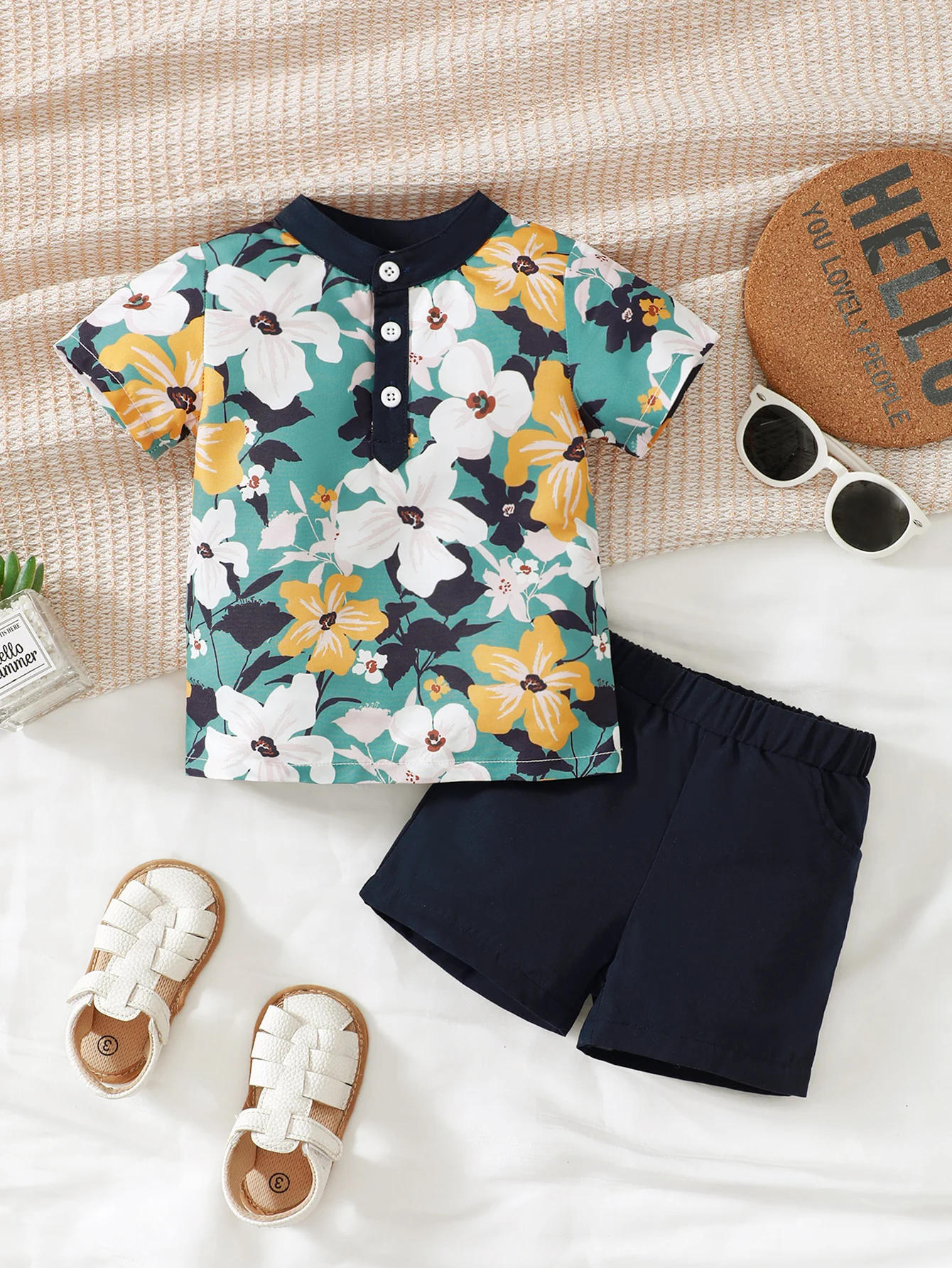 Baby Boy Summer Short-Sleeved Two-Piece Set, Fresh Floral Print Stand-Up Collar Short-Sleeved Top, Paired with Navy Blue Elastic Waist Casual Shorts, Loose and Comfortable Fit, Stylish Summer Outfit for Infants and Toddlers Suitable for Daily Outings and Vacation Photos