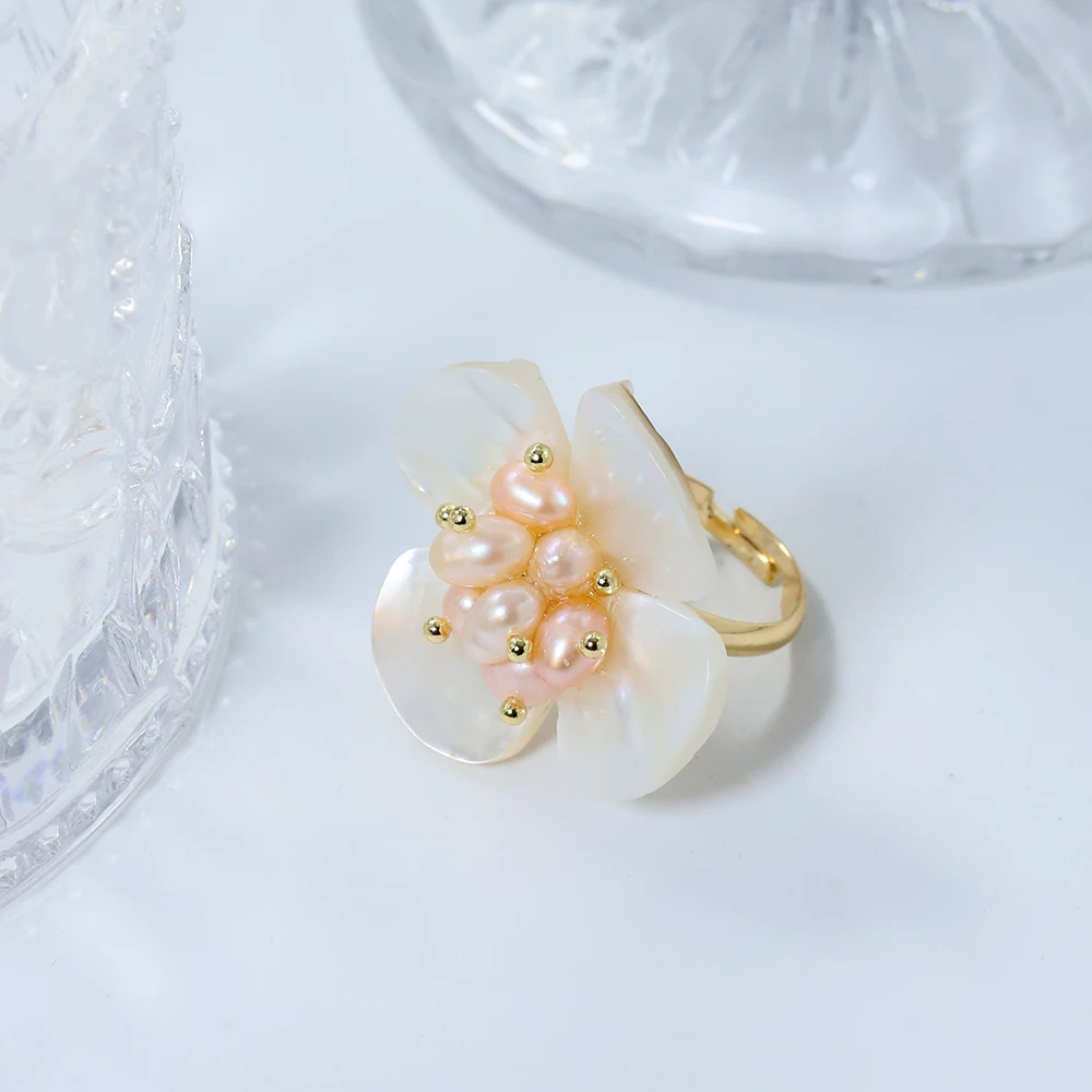 Natural Freshwater Baby Pearl Mother of Pearl Petal Ring Korean Women\'s Luxury Jewelry Fashion Women\'s and Girls\' Gifts GR0400