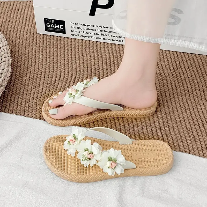 Blumenmuster Flip-Flops 2026 Sommer Neuheit Outdoor Flache Strand-Urlaubs-Antirutsch-Gewebte Pantoffeln Damenschuhe