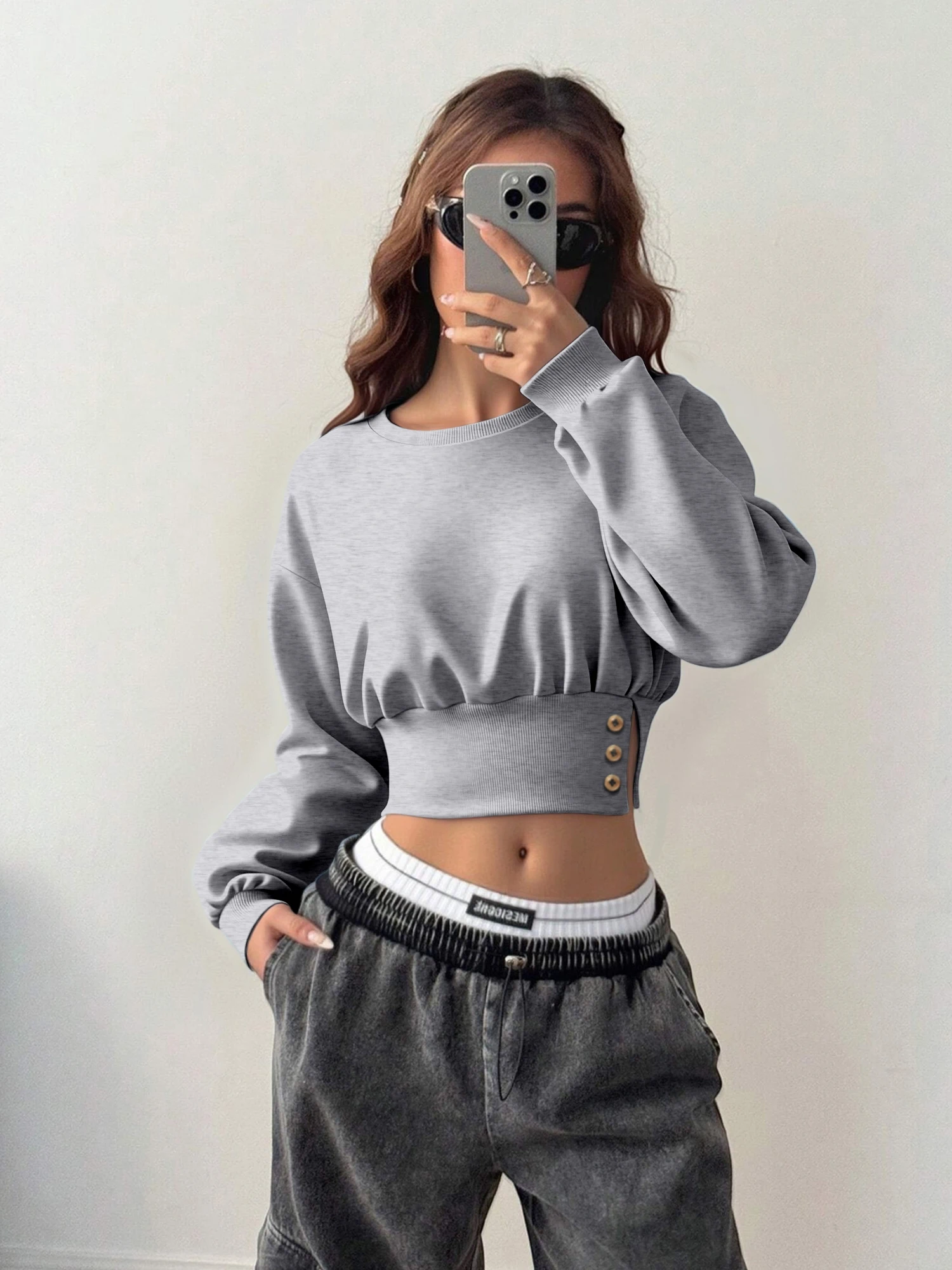 

Casual Solid Color Cropped Pullover for Women, Long Sleeve Crew Neck Ruched Waist Button Side Tops,Fashion Streetwear Sweatshirt
