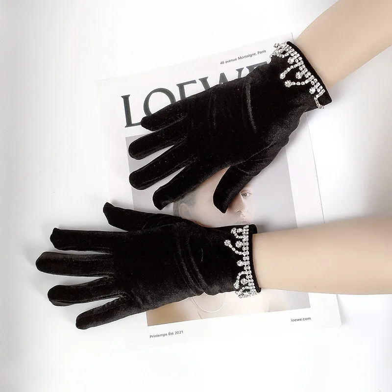 

Women Fashion Golden Velvet Wrist Metal Diamond Tassel Glove Elegant Thin Winter Warmth Performance Dance Etiquette Party Mitten