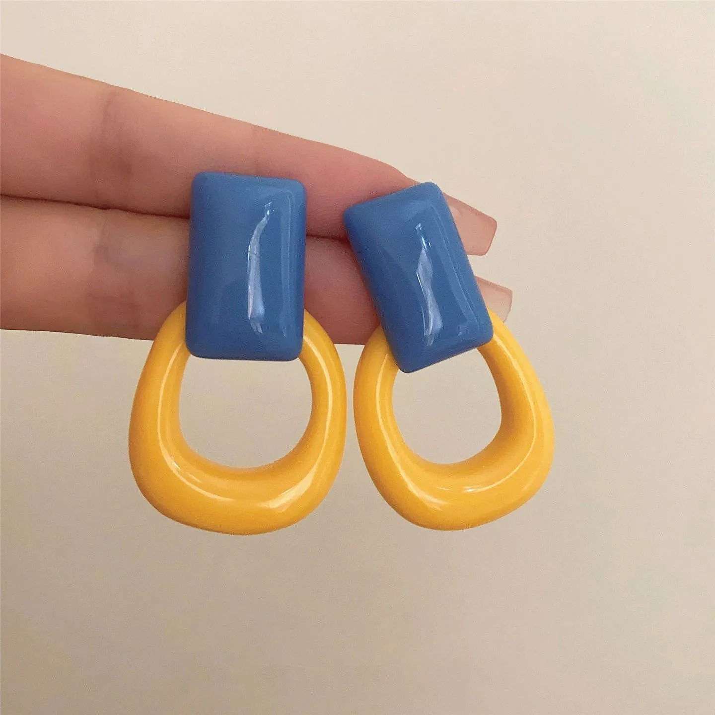 

French Vintage Acrylic Fashion Elegant Luxury Geometric Earrings Suitable for Ladies Daily Wear