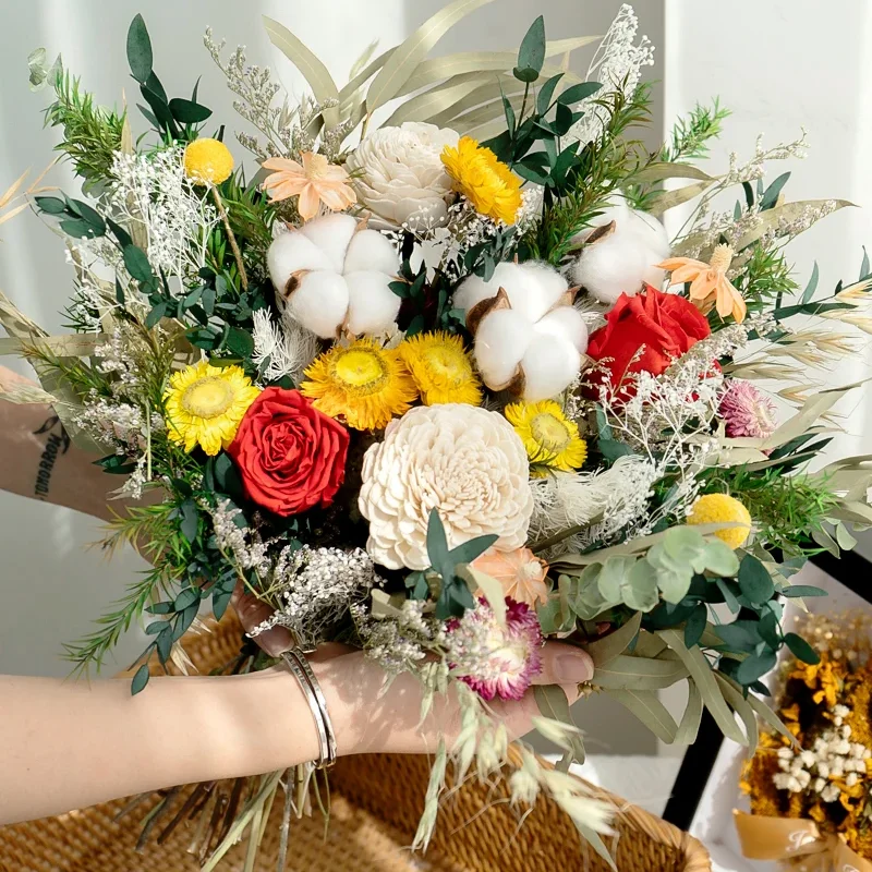 

Natural Pampas Grass Bridal Bouquet Daisy Flowers Leaves Cotton Wedding Bouquet for Bridesmaid Boho Wedding Arrangement Flowers