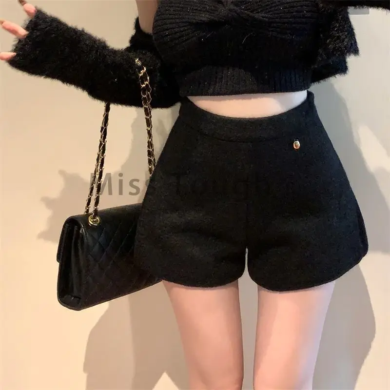 Korea Chic Weißes Fell Kausalen Shorts Frauen Neue Böden Elegante Hohe Taille Dünne Hosen Y2k Mujer Weiche Retro Mini Hosen 2025, frühling