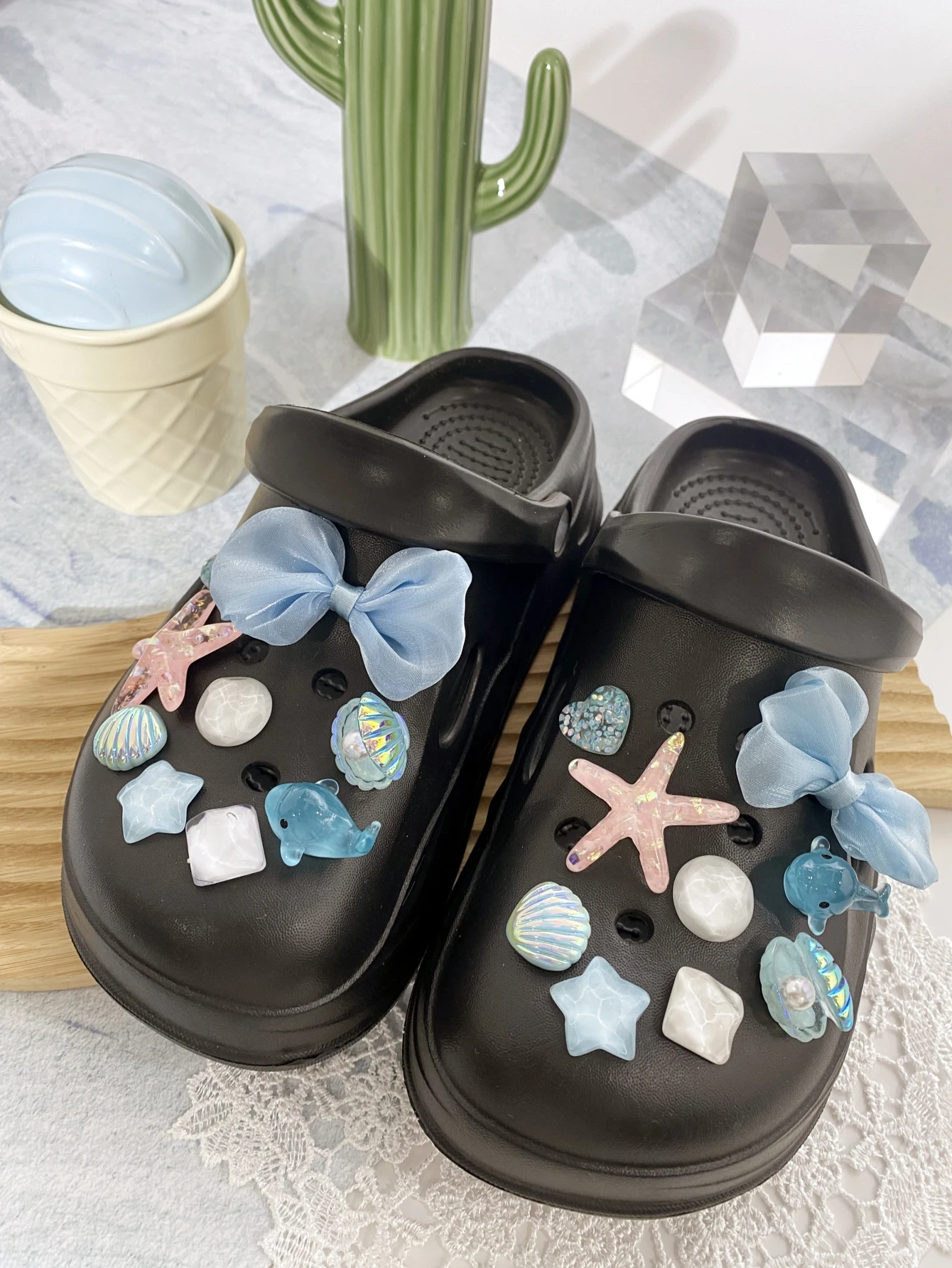 

18 pcs Shoe Accessories (Blue bow, Water wavy star, Blue Dolphin, Pink starfish) Shoe Accessories - Easy to install detachable D