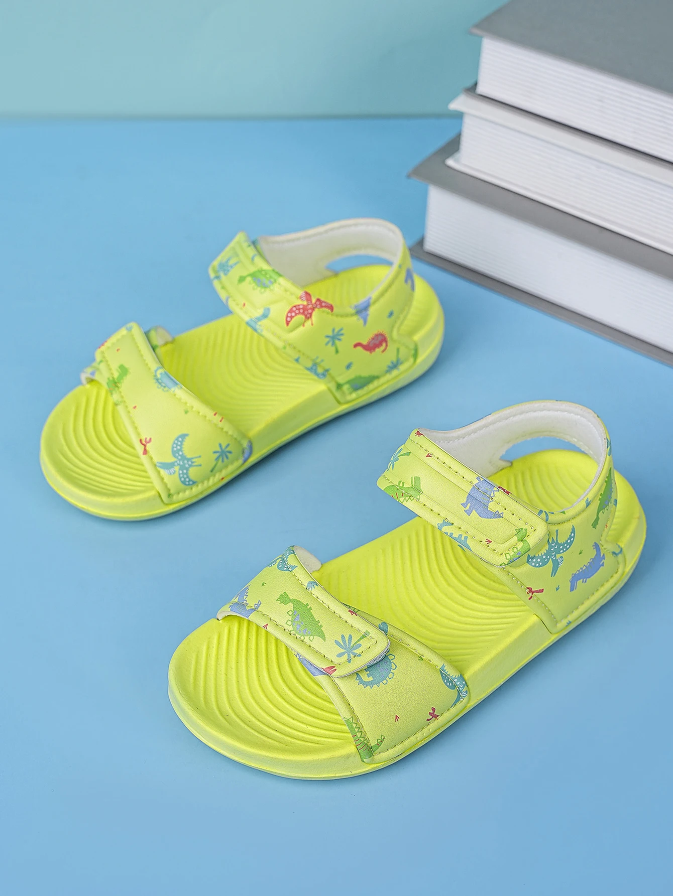 Leisure, fashionable and comfortable summer outdoor sandals for boys and girls