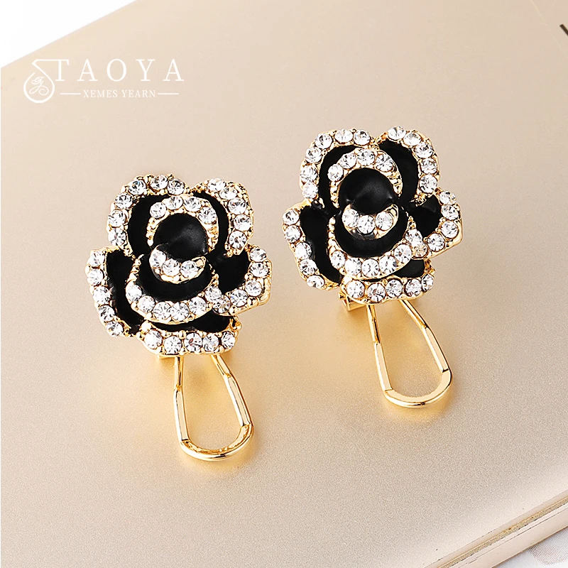 Sexy and Shiny Rhinestone Black Camellia Flower Earrings Luxury Accessories for 2024 Fashion Jewelry Women\'s and Girls\' Party
