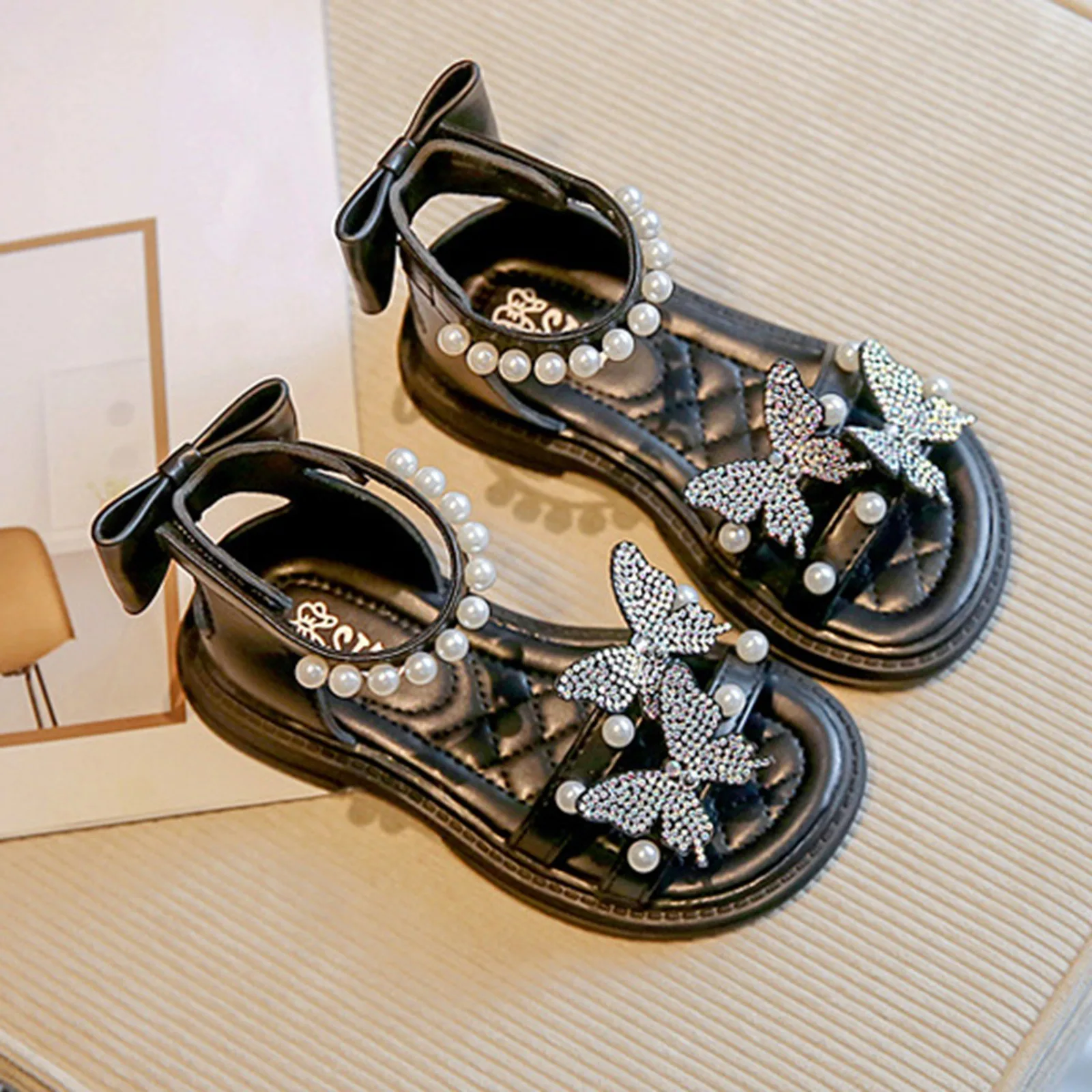 

2025 Girls Princess Beach Sandals Soft Sole Anti Slip Children Shoes Summer Fashion Rhinestone Pearl Girls Sandal Kids