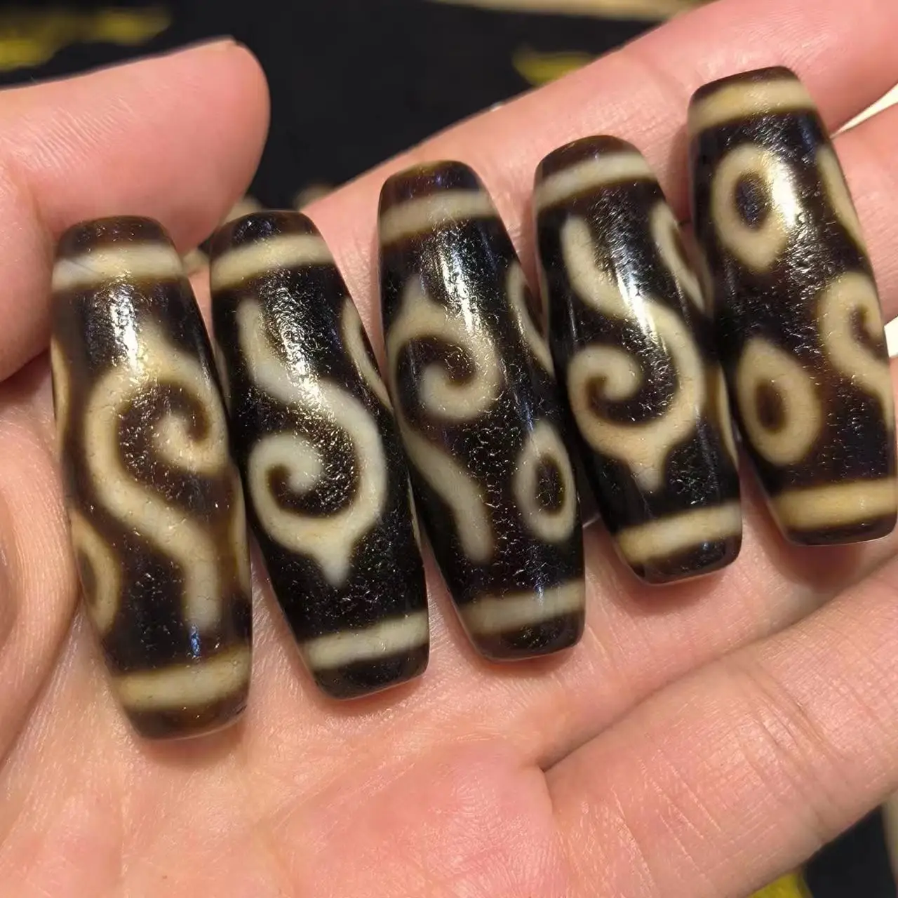 

1pcs/lot Natural snail four-eye pattern old agate bead Tooth yellow 35mm Ethnic style Rare breeds Accessories jewelry diy taki