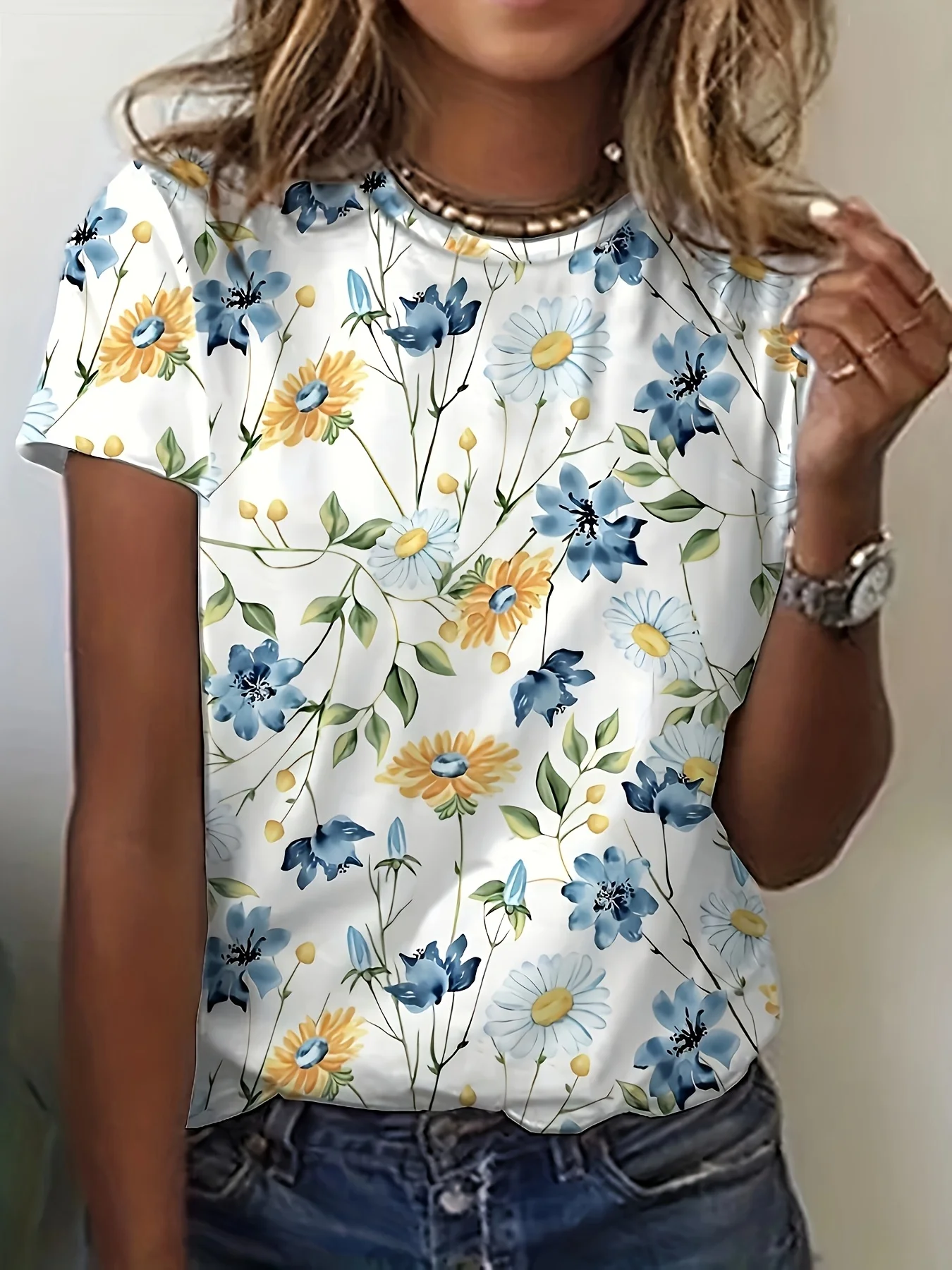 

Женская футболка с сине-желтым цветочным принтом, дизайн «Свежая акварельная поляна» для повседневной носки