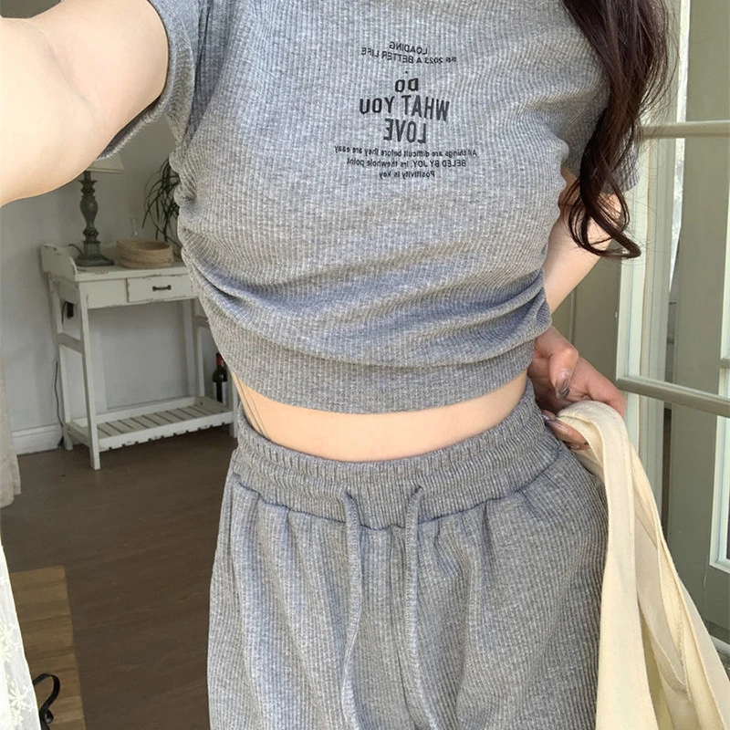 Zestawy damskie T-shirty z krótkim rękawem List Print Crop Tops Hot Girls High Waist Straight Pants Stylowe kieszenie Spring Temper Casual