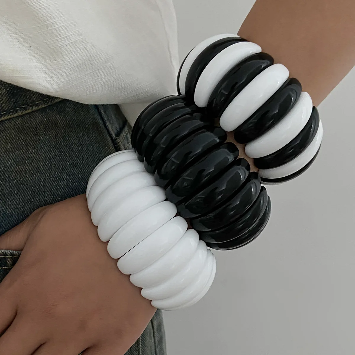Vintage Black White Acrylic Resin Elastic Bracelet Bangle for Women Men Boho Trendy Geometric Wide Cuff Bangle Punk Jewelry Gift