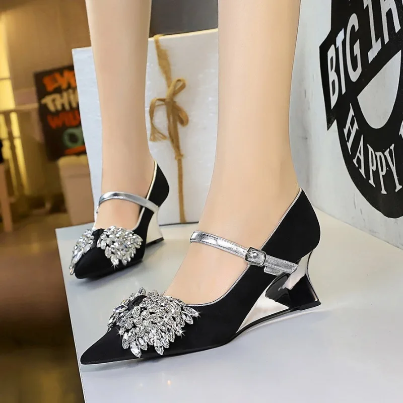 

Fashion Designer Womens Shoes Luxury Rhinestone Bow High Heels for Woman Exquisite French Pointed Tip Casual Shoes Zapatos Mujer