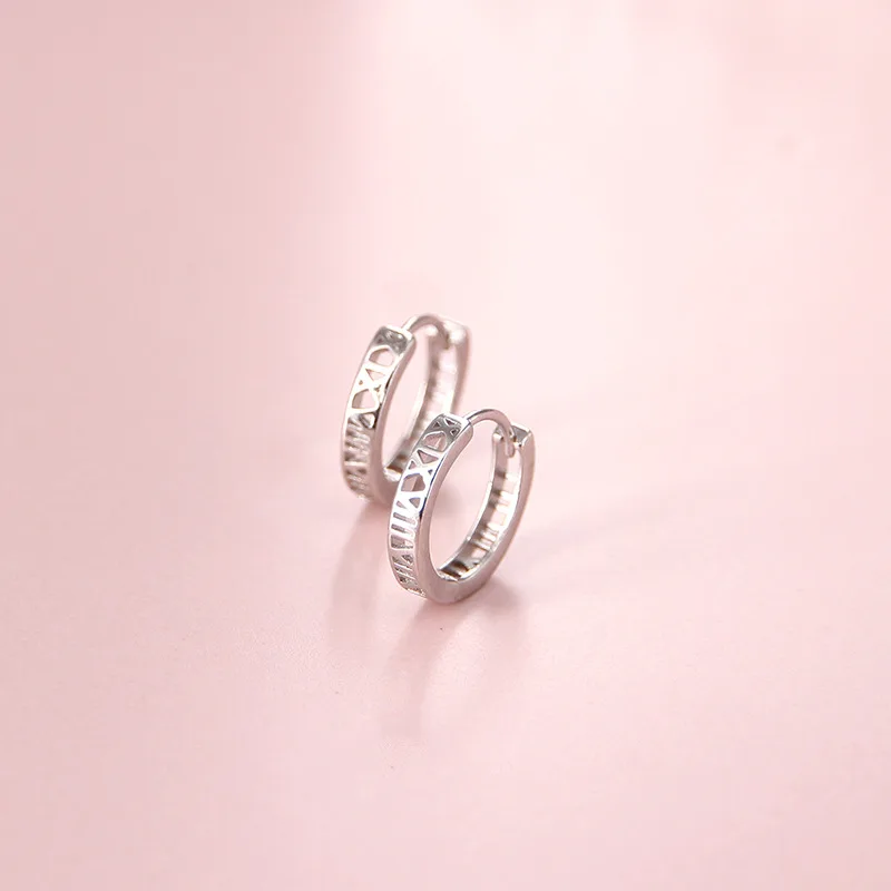 Silver-plated S925 ear ring with Roman numeral design - a unique and stylish accessory for the discerning individual.