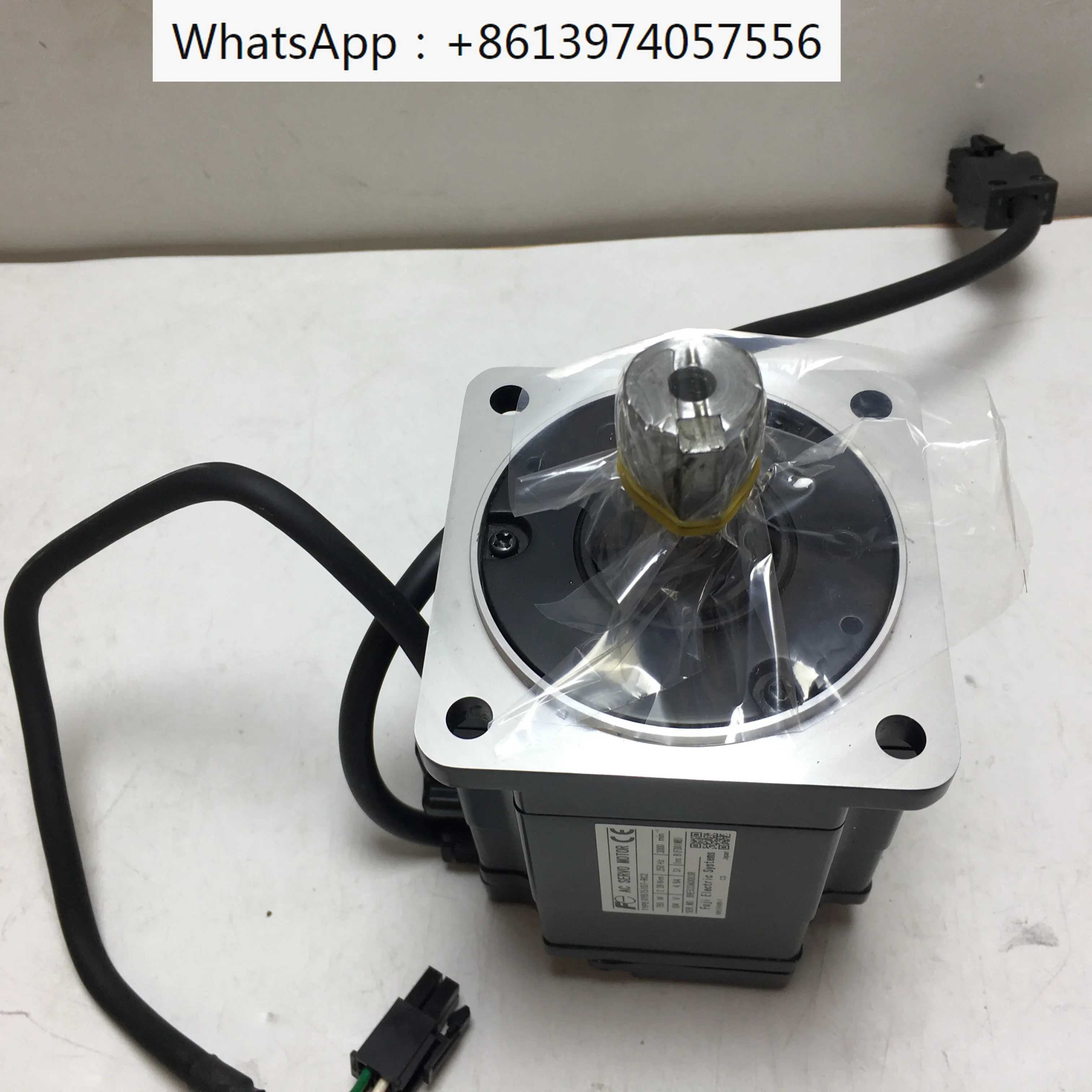 Комплект привода серводвигателя GYB751D7-RC2/RYH751F6-VV2 (401 Вт/201 Вт) Комплект привода серводвигателя GYB751D7-RC2/RYH751F6-VV2 (401 Вт/201 Вт)