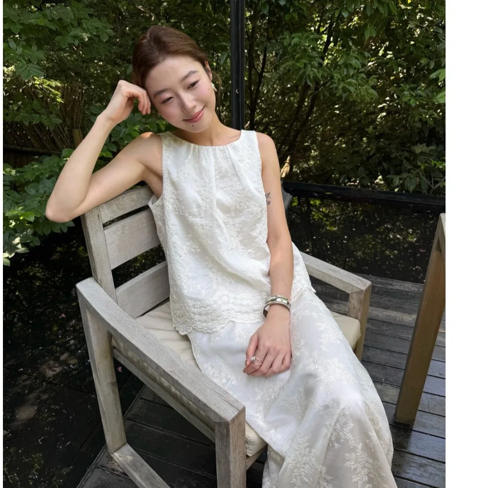 

Korean Style Embroidered Ruffle Hem Vest Skirt Set Women's Fashion Ensemble Polyester Fiber Four Seasons Suitable