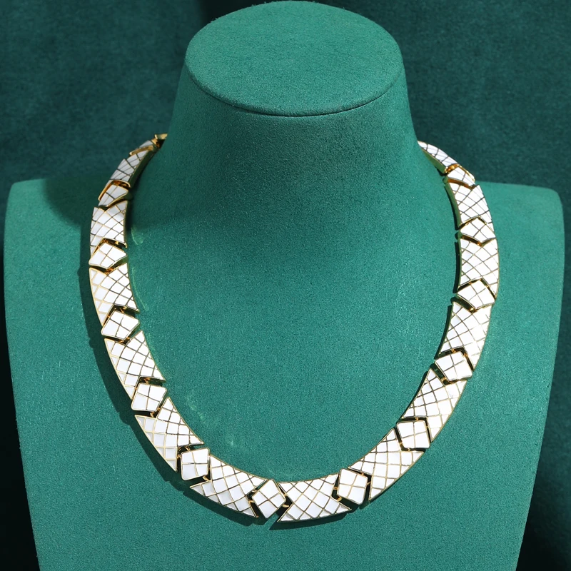 

Vintage Gold Color White Snake Skin Choker Necklace Enamel Collar Woman Antique Jewelry Accessories Wedding High Luxury 2026 New