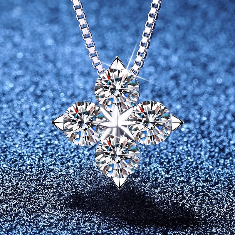 D-color Moissanite Necklace Platinum PT95018KGold Necklace, Women's Lucky Clover Collarbone Chain,Light Luxury and High-end Feel