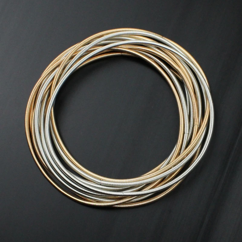 Bracciale retrattile in filo acciaio carbonio Bracciale impilabile a molla con corda per chitarra