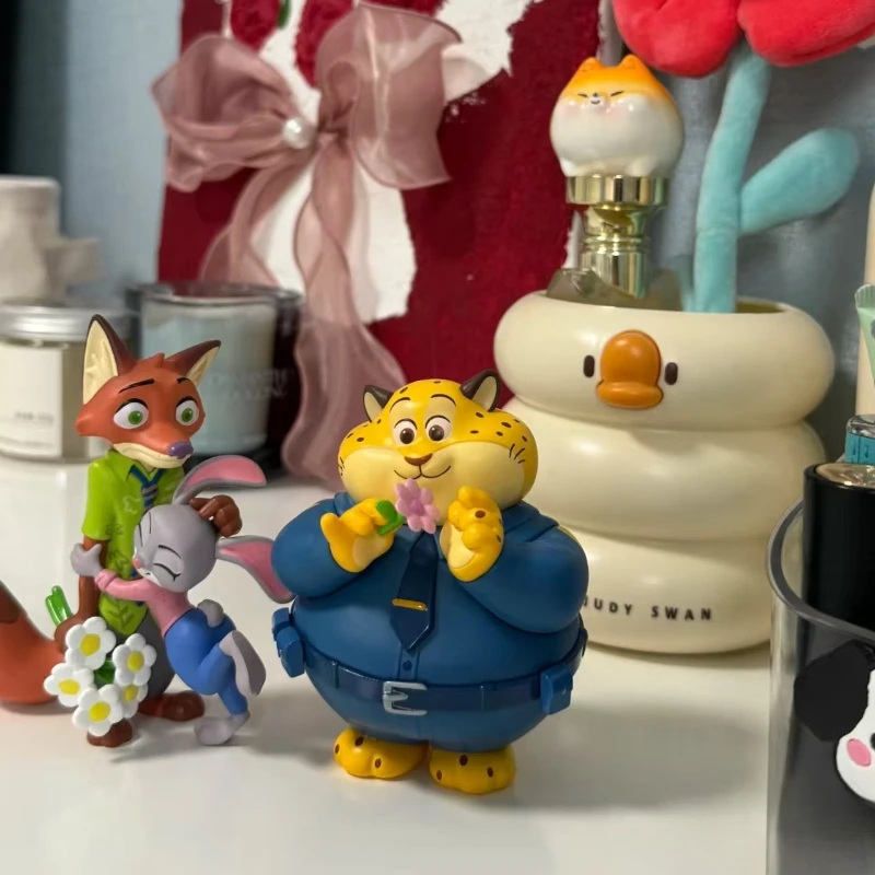 Caja ciega Zootopia con licencia genuina, serie del mundo de las flores, Judy Hopps, artesanía pequeña, regalos misteriosos, perímetro de Anime