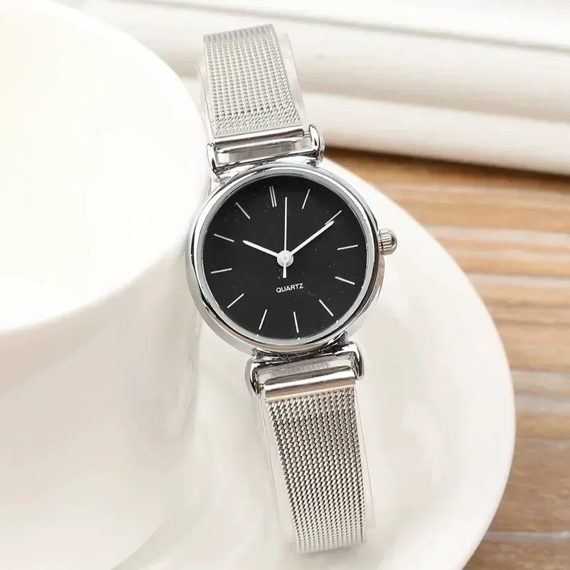 Popular European Women's Watch Retro Trendy Korean Version of Minimalist Small Circular Quartz Wristwatches for Women Daily Life