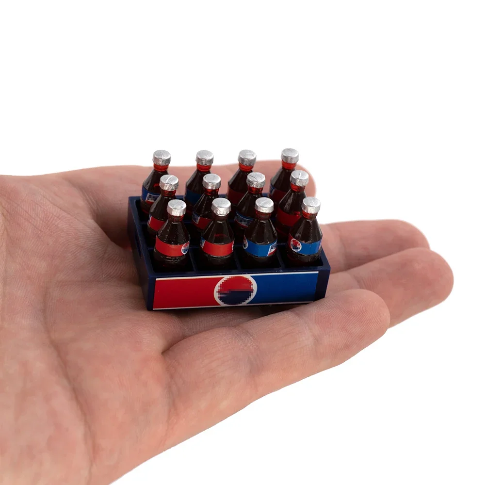 1/12 دمية مصغرة الملحقات زجاجة فحم الكوك الصغيرة مع صينية شرب لعبة مجسمة لدمية ديكورات منزلية