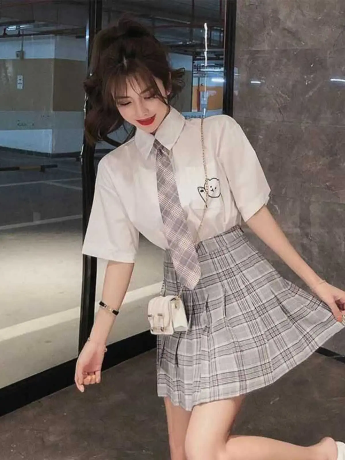 

Весенне-летняя женская повседневная рубашка с принтом медведя в японском школьном стиле, с воротником, с коротким рукавом