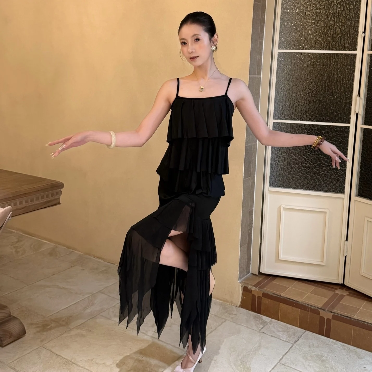 New Ballroom Dance Practice Clothes Black Tops Ruffled Skirt Sleeveless Waltz Tango Dance Wear Club Prom Dance Wear Adult SS2839
