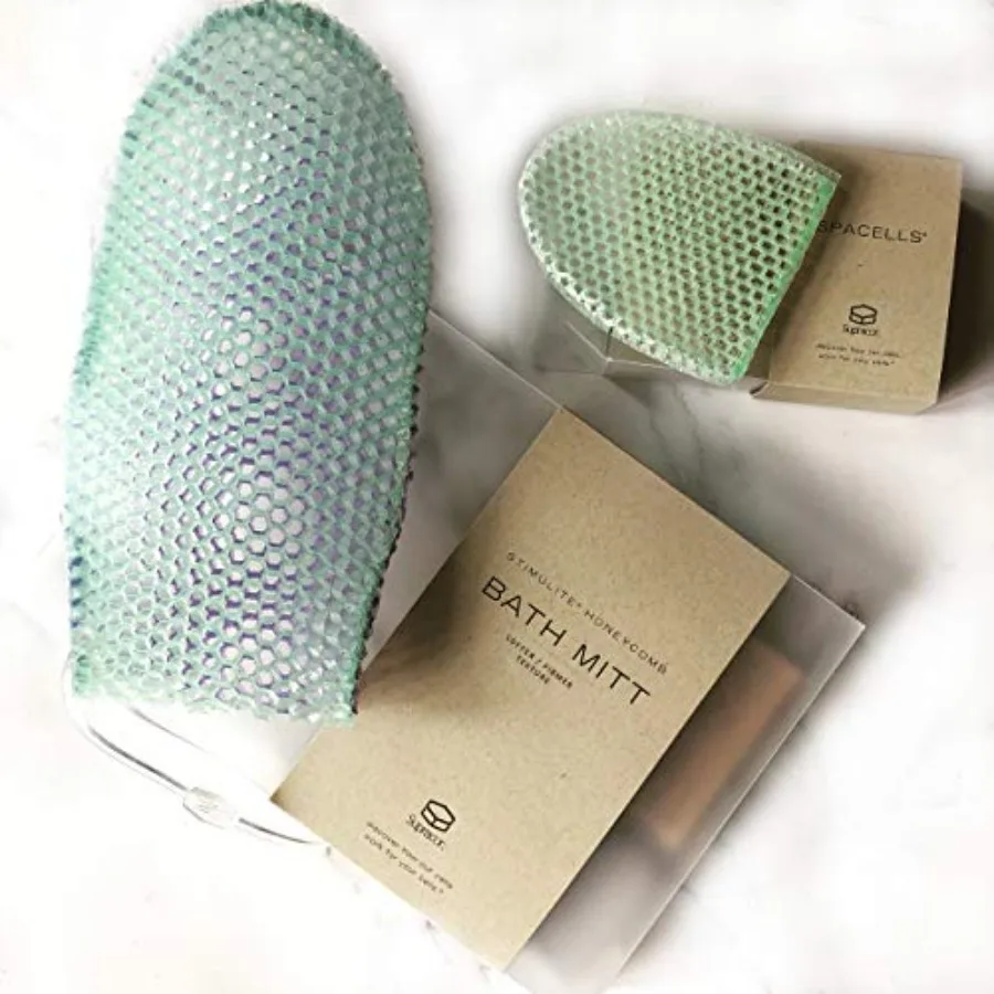 

Двусторонняя мочалка Stimulite и спа-губка SpaCells для лица для отшелушивания кожи, из мягкой белой микрофибры с нежной текстурой, идеальные для ухода.