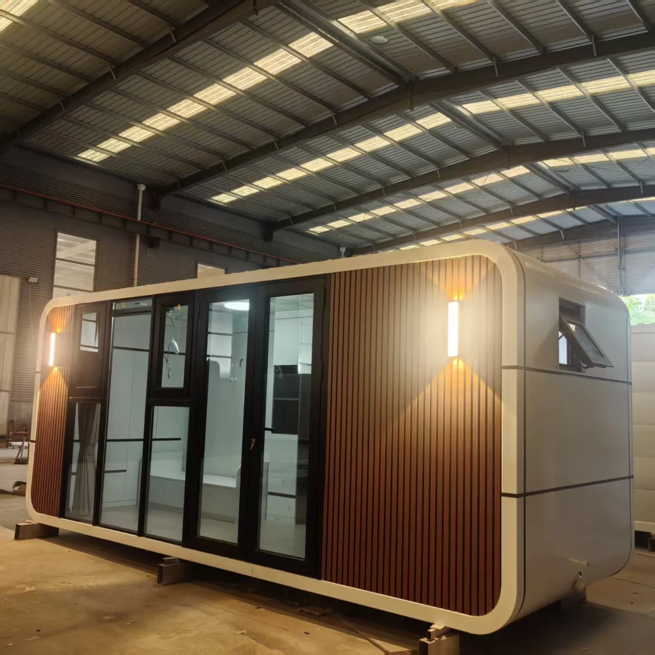 With Kitchen and Bathroom for Hotels and Bed & Breakfasts New Tiny Apple Capsule Mobile Home Prefabricated Cabin