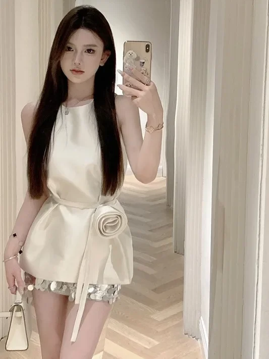 تي شيرت نسائي ربيعي جديد لعام 2025 على الموضة ثلاثي الأبعاد بحزام وردي سترة بمزاجية فتاة حارة ترتر Harajuku تي شيرت