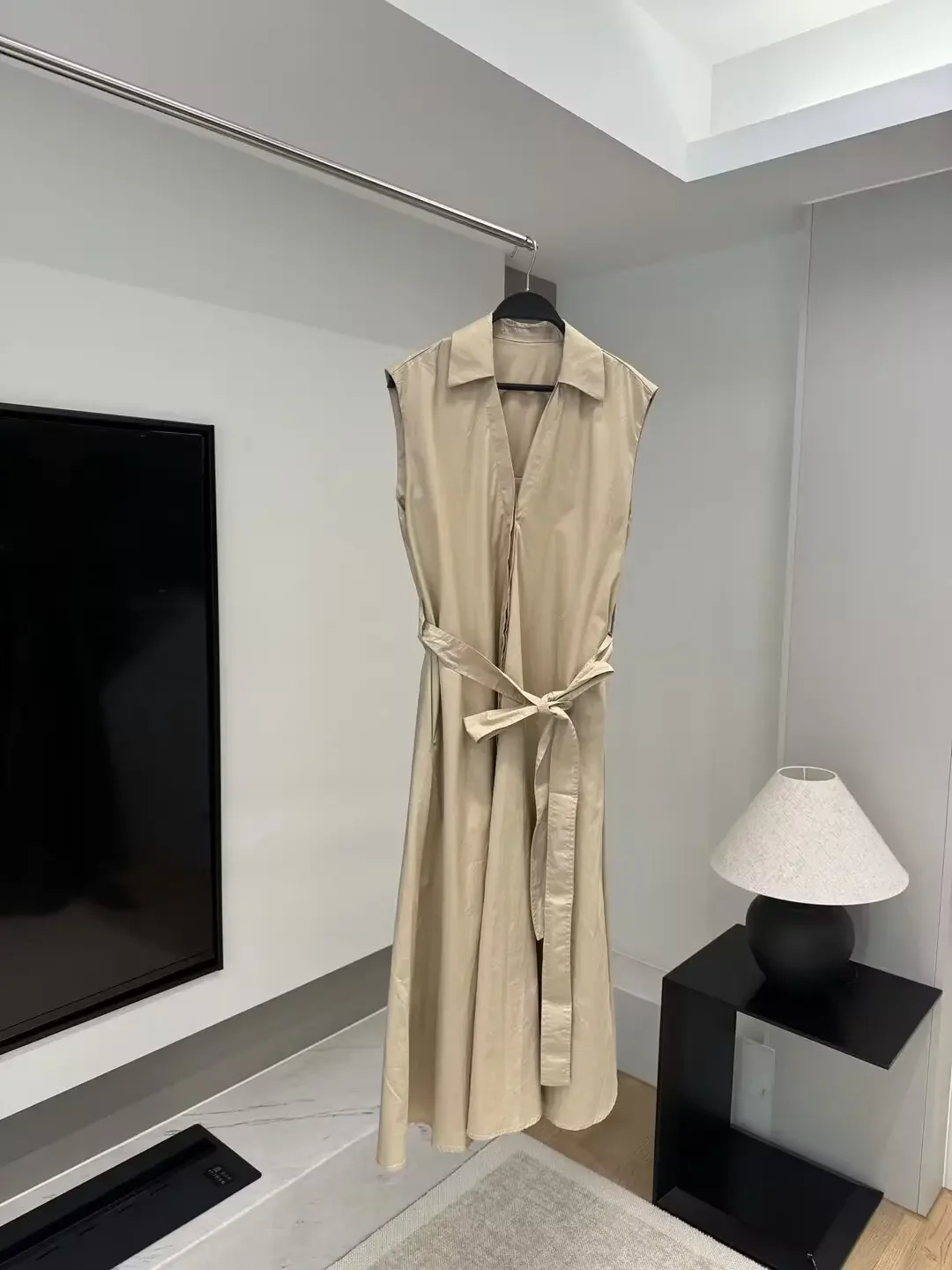 Vestido camisero de diseño plisado para Mujer, vestido Retro sin mangas, versión delgada de temperamento, moda elegante, nuevo, 2024