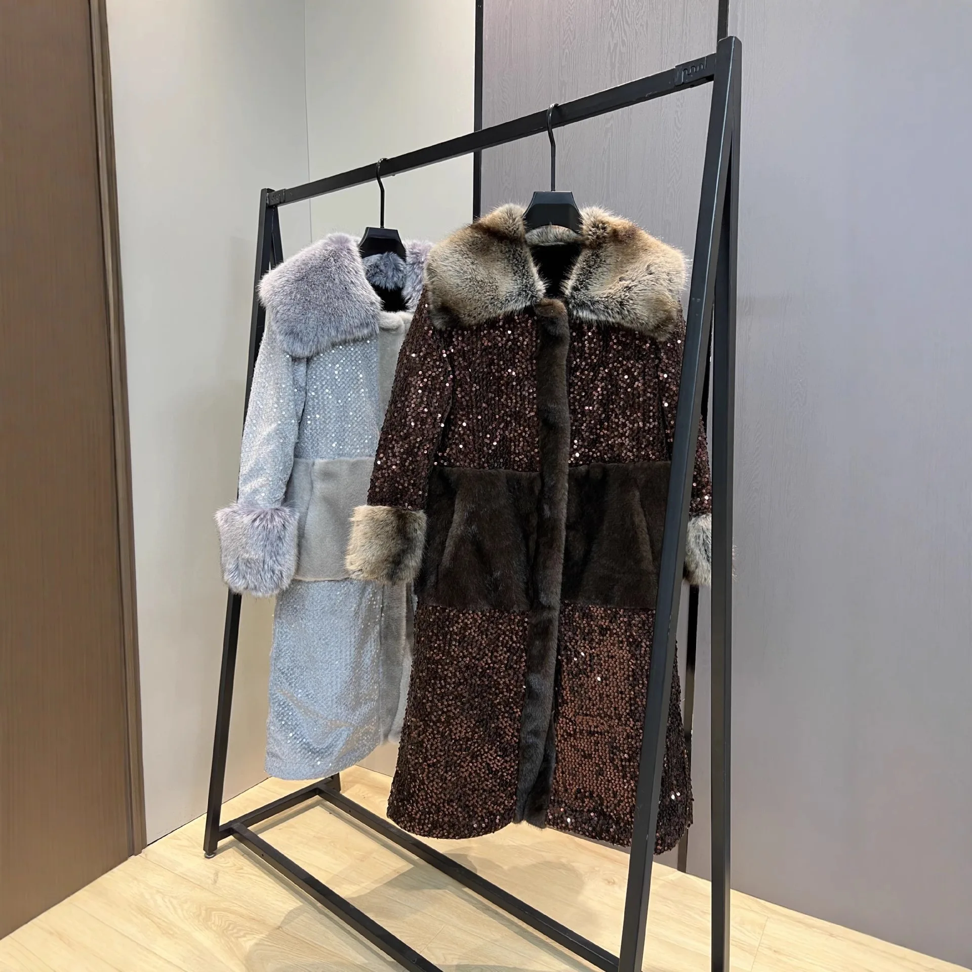 2025 Autumn Winter New Faux Fur Long Coat Elegant Socialite Goddess Fashion Sequin Faux Fur Coats for Women Fluffy Jacket